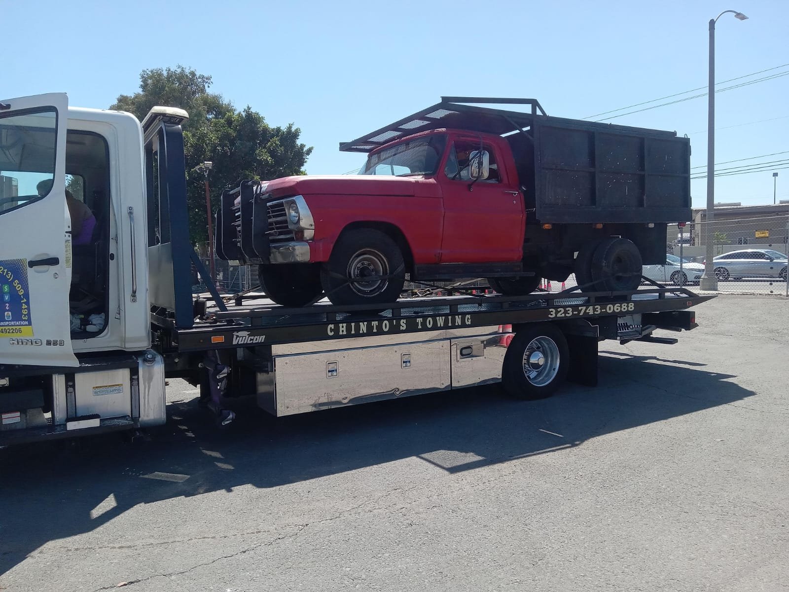Chinto's Towing truck